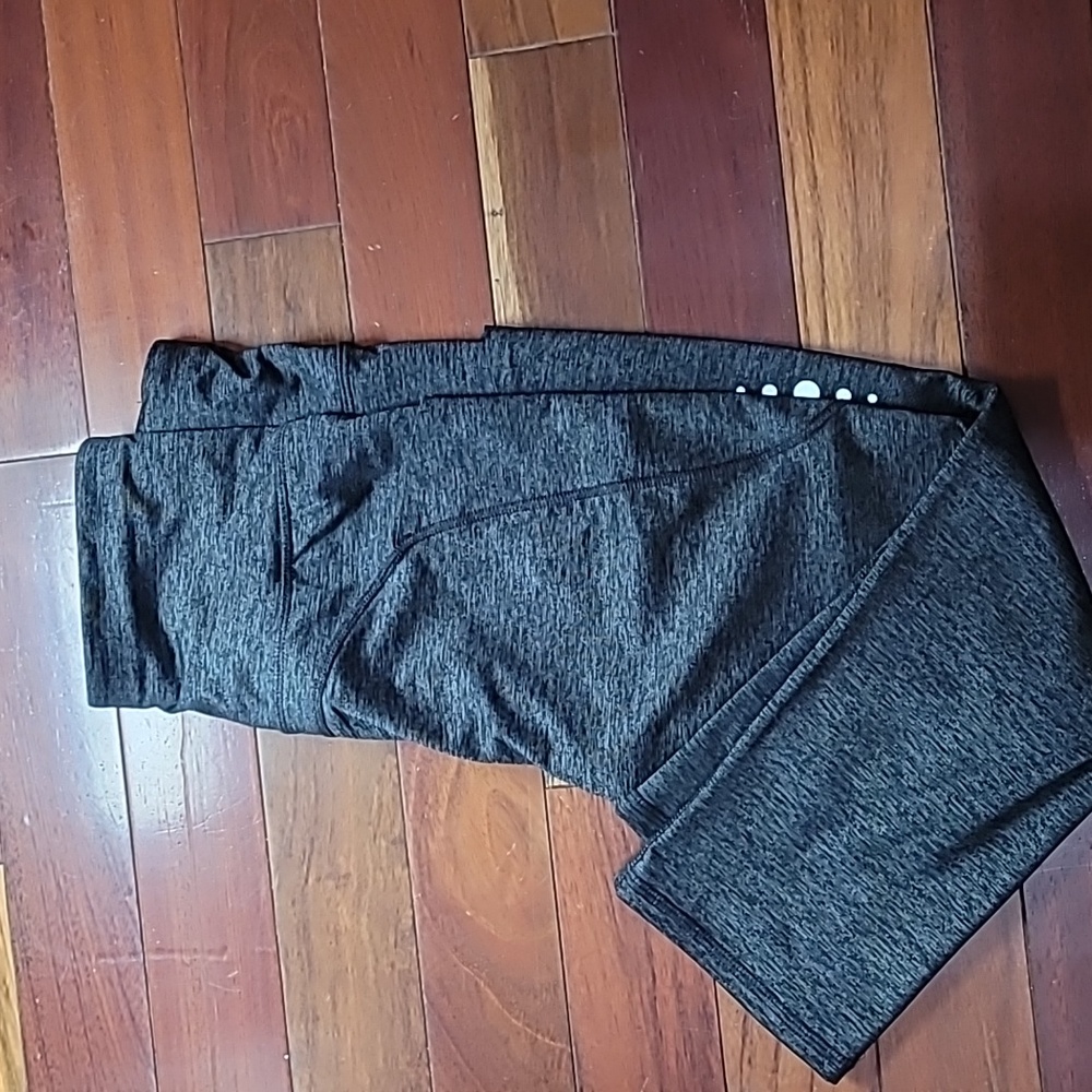 Womens Xersion Capri leggings with pockets size medium
